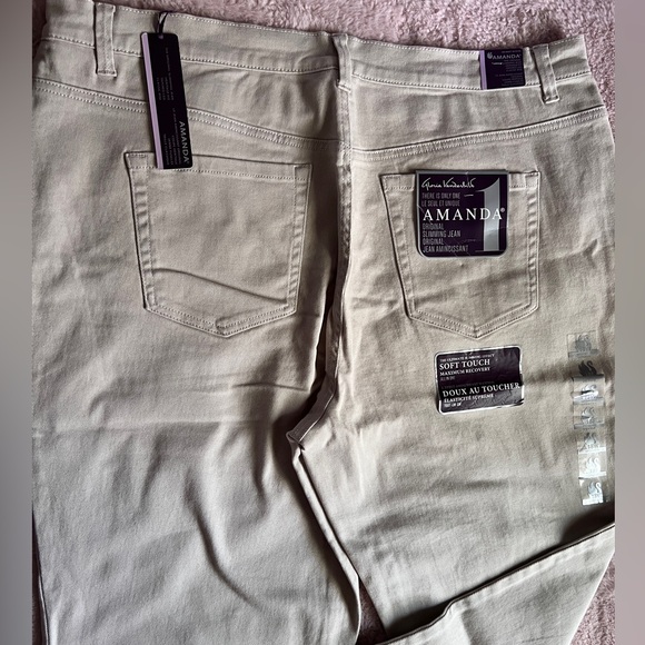 Gloria Vanderbilt - Amanda Jeans - Picture 6 of 14